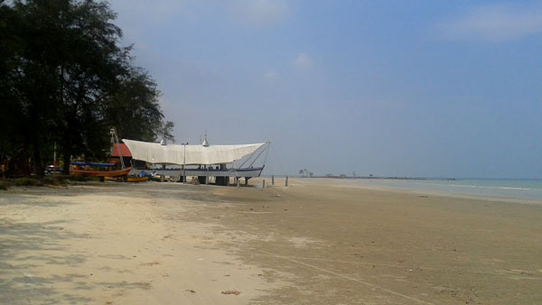 pantai pasir padi | Travelmaker Indonesia