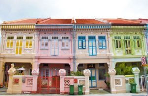 Bentuk rumah khas peranakan (peranakan house) di Katong